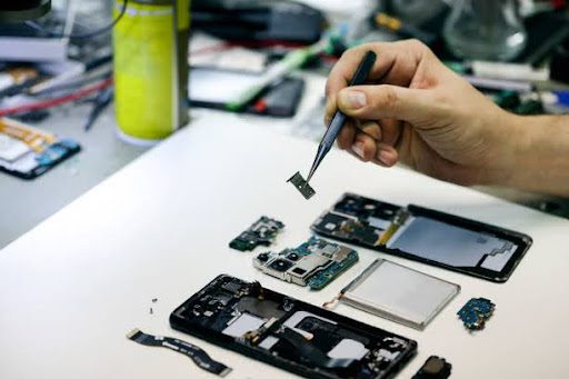 How Professional Cell Phone Battery Repair Saves You Money in the Long Run?